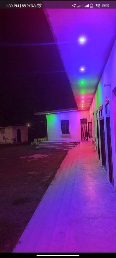 Kamla Guest House Kushinagar エクステリア 写真