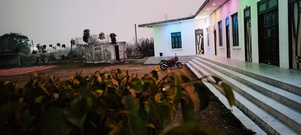 Kamla Guest House Kushinagar エクステリア 写真