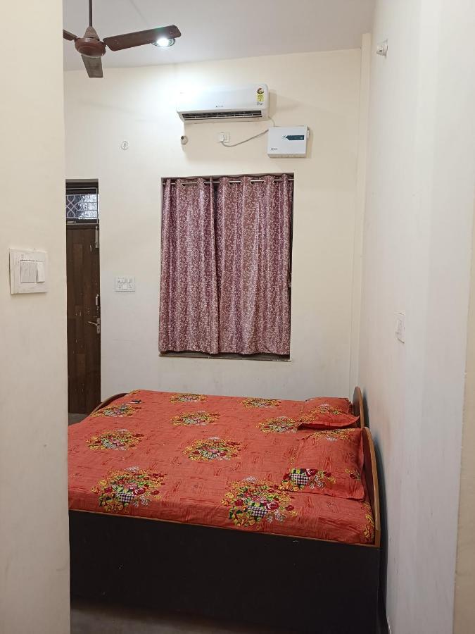 Kamla Guest House Kushinagar エクステリア 写真